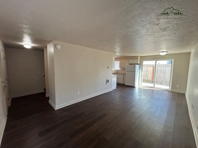 Photo - 953-955 N Cloverleaf Lp. Unidad 955