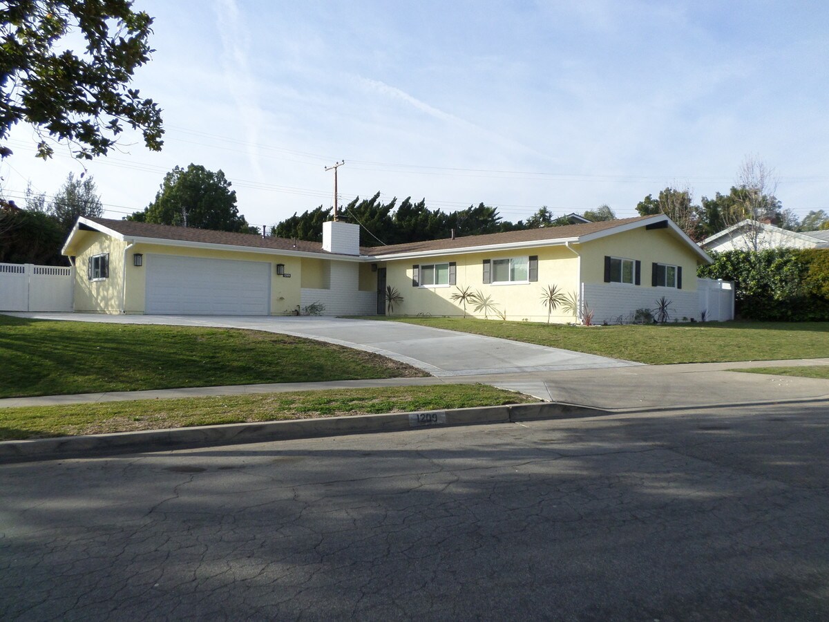 Photo - 1209 Riedel Ave