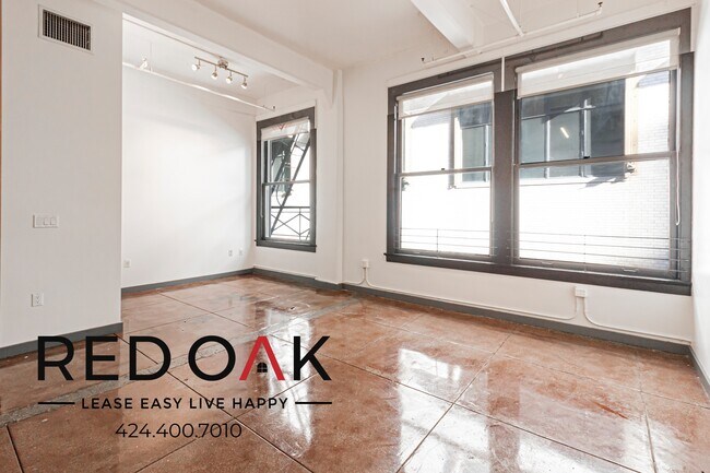 Building Photo - 430 S Broadway Unit 511