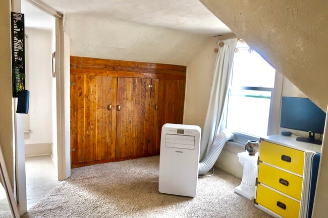 Photo - 215 Grove St