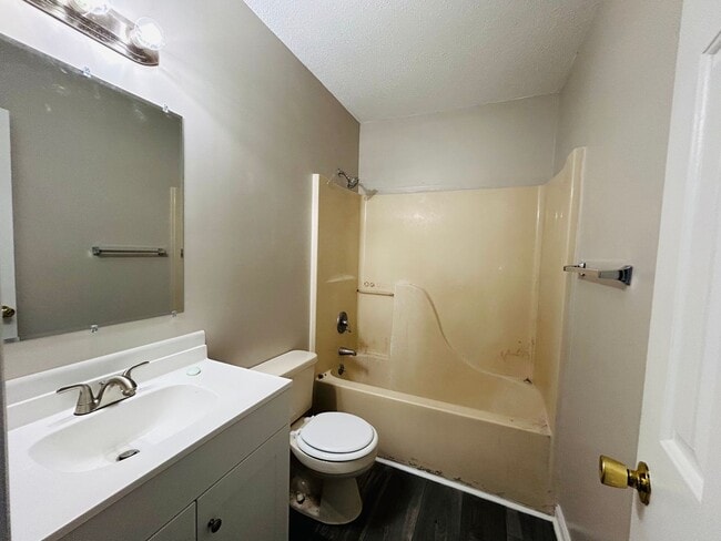 Photo - 404 A Poplar St Unit 404 Poplar -  A