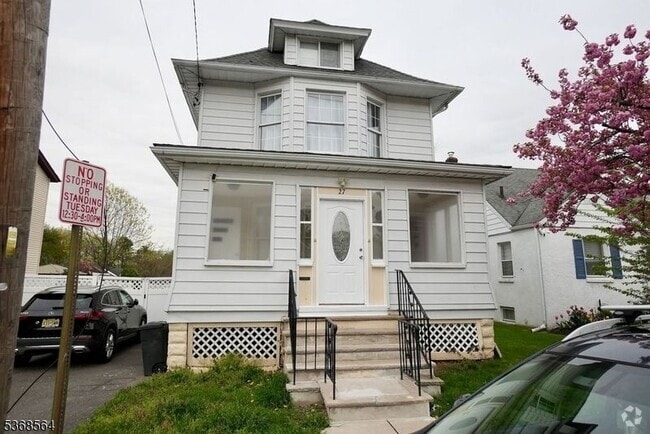 Building Photo - 27 Mt Pleasant Ave Unit 1 Rental