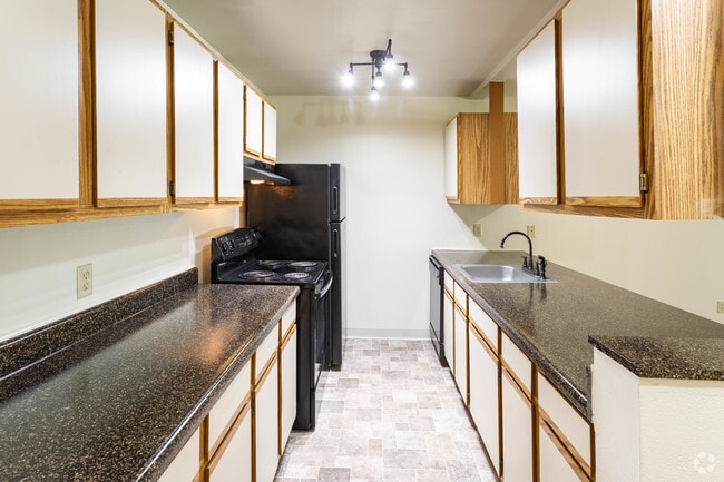 2 BR, 1 BA - Manchester B - 1066 SF