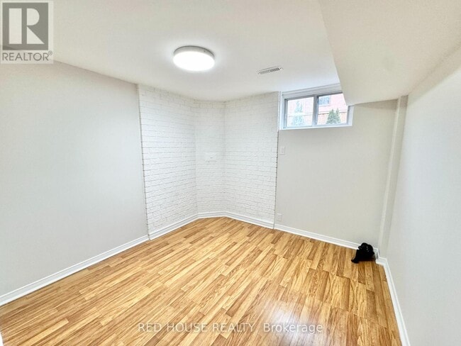 Photo - 33 Forestside Ct