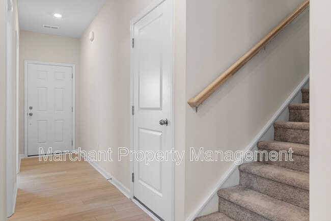 Photo - 211 Backstay Ln