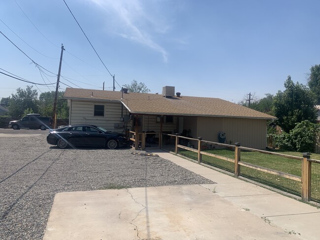 Building Photo - 1522 Hall Ave Unit B