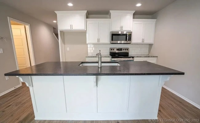 Photo - 518 W 2nd St