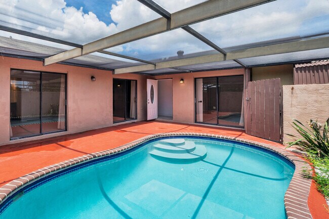 4757 Sunny Palm Cir