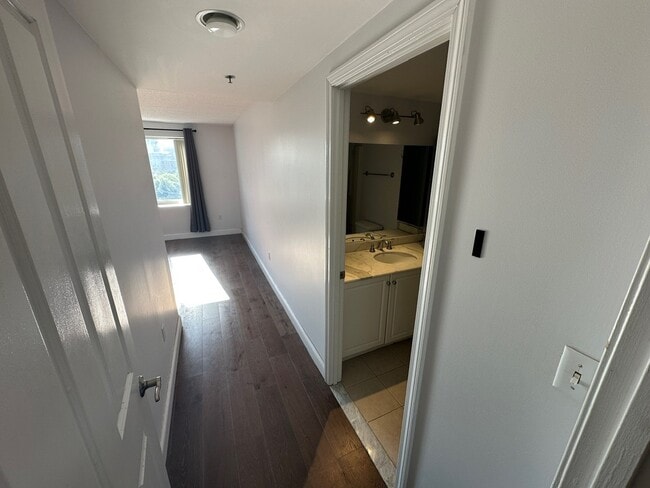 Photo - 8 Museum Way