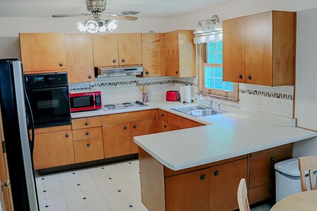 Photo - 122 S Peters Ave