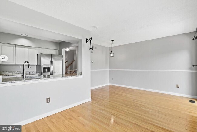 4650 Louise St Claire Dr
