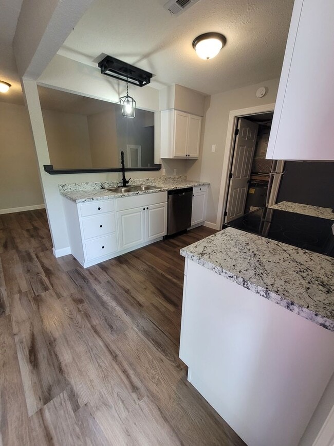 Photo - FULLY REMODELED 2 Bedroom Apartment Unidad 4973 Horseshoe Bend Pkwy 1A