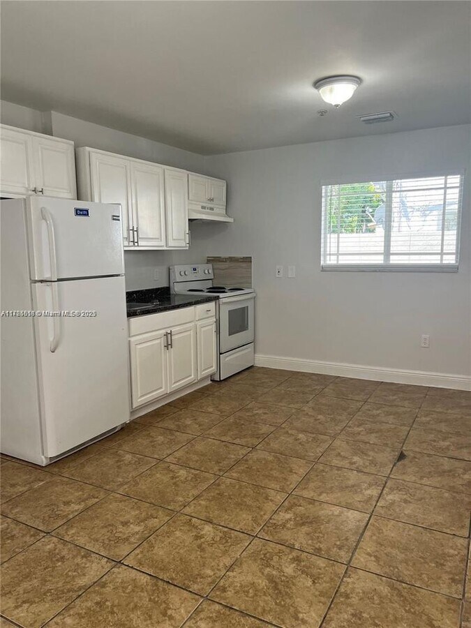 Photo - 1930 SW 2nd St Unidad 1-1 Rental