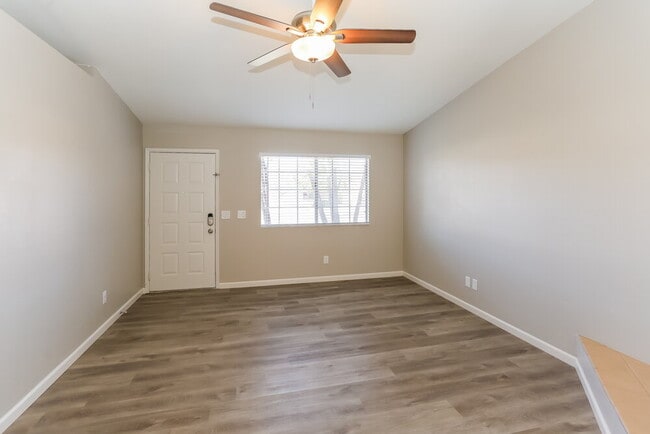 Photo - 1417 E Irwin Ave