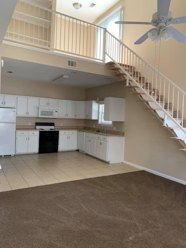 El larry - Willow Terrace Apartments