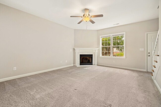 Photo - Renovated 2 bed 2.5 bath townhome in Holly...