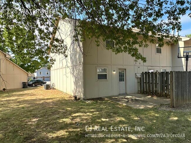 Photo - 208 NW Waterwheel Ct