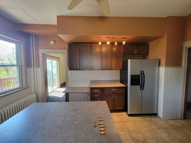 Photo - 624 E 6th St Unit Main House