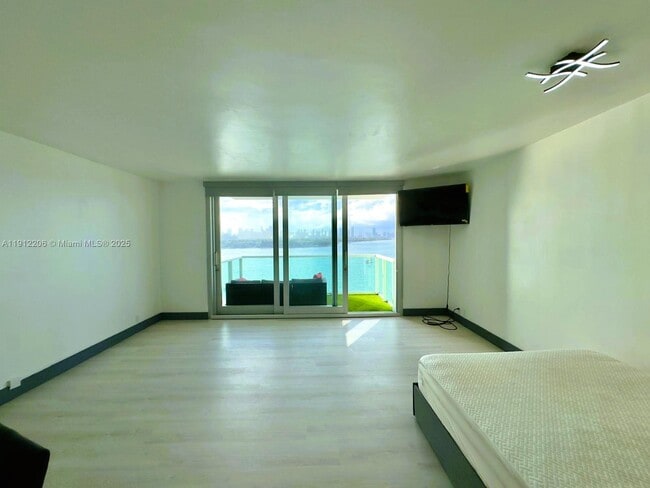 Photo - 1000 West Ave Apartamento Unidad 819