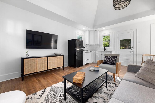 Photo - 1507 Drake Ave
