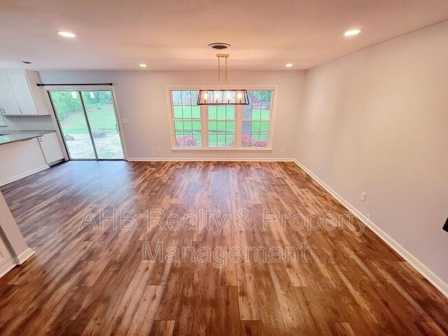 Photo - 2404 Blanche Dr
