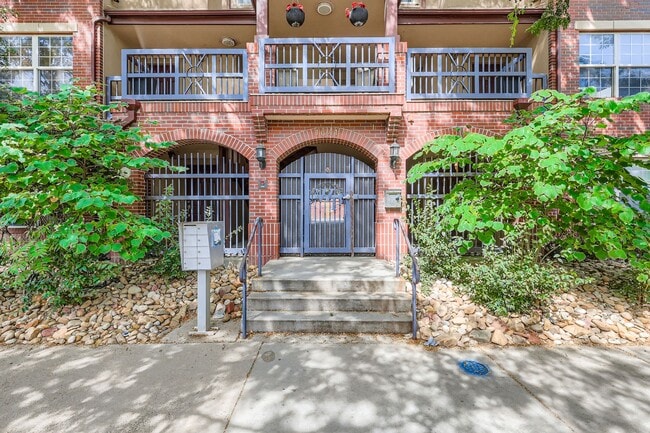Building Photo - 1641 N Washington St Unit C