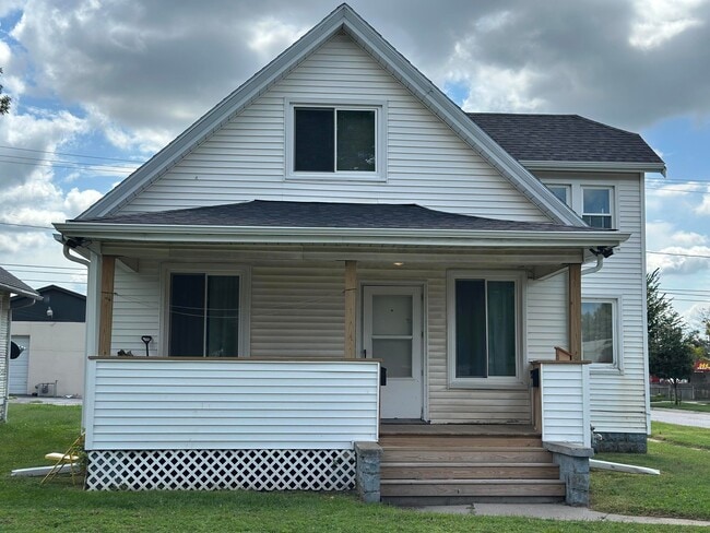 Photo - 2937 Ave a Unit 2937 Main Floor