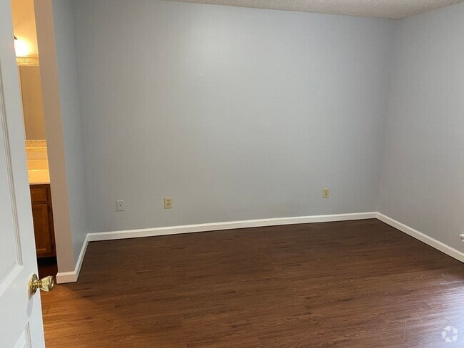 Building Photo - 2 bed 1 bath at Winfield Chase Rental