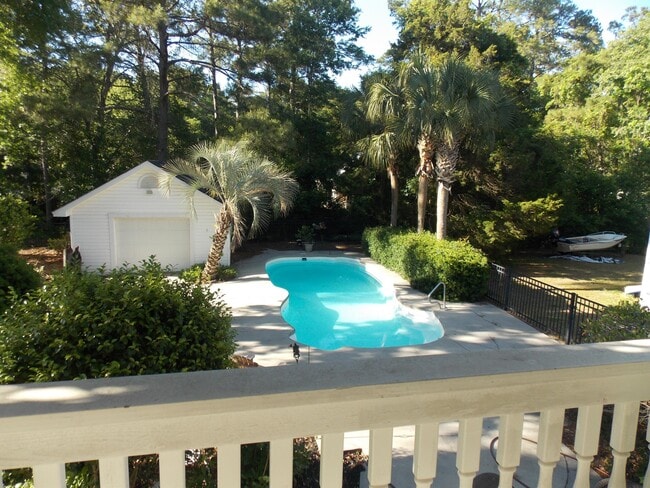 568 Hammock Ave