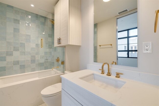 Photo - 1303 N Dewey Ave