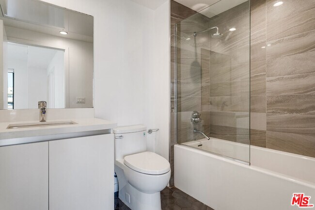 Photo - 1431 Armacost Ave Unidad 302