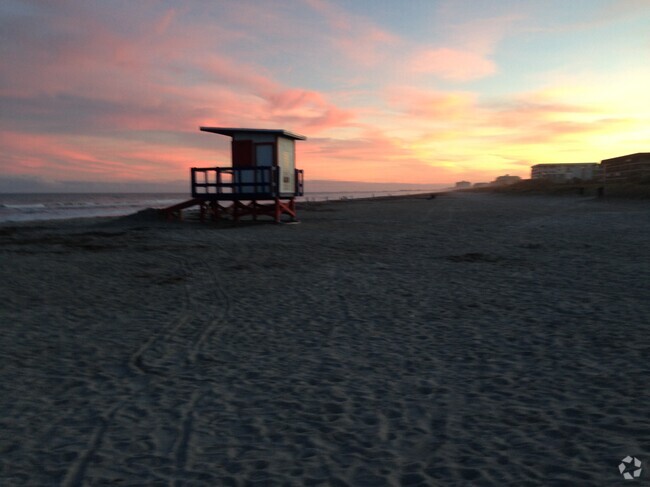 Building Photo - 4000 Ocean Beach Blvd Unit 1J Rental