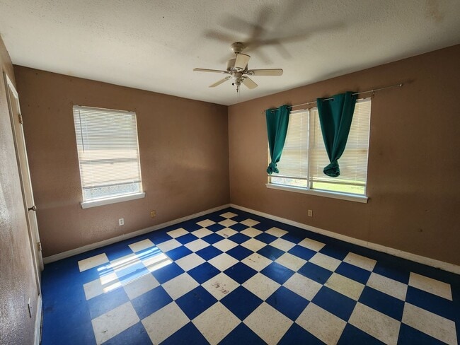 Photo - 1654 Dickinson St