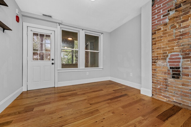 Photo - 148 Bremen St Unit 2