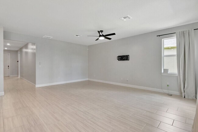 Photo - 8606 Dahlia Cir