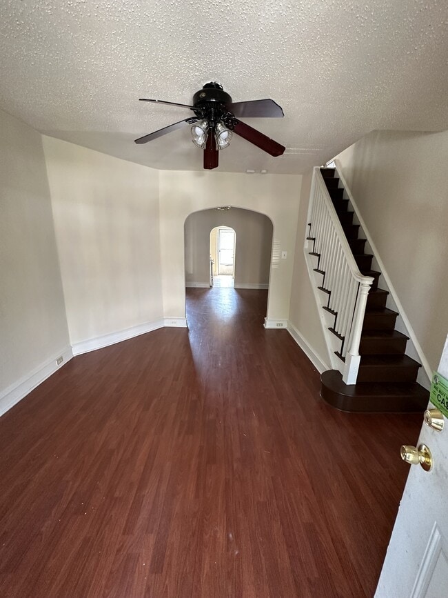 Photo - 6339 Marsden St