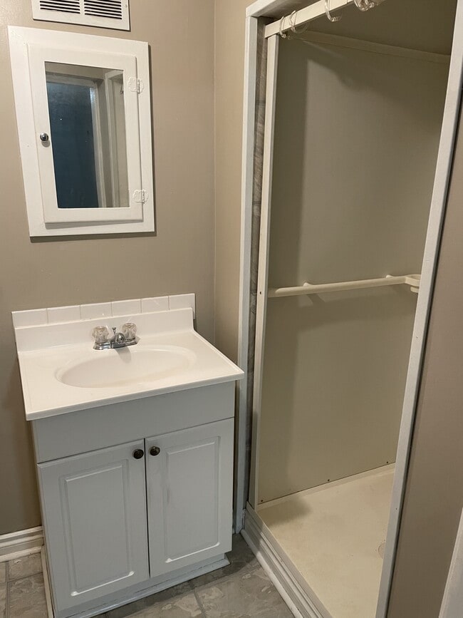 Photo - 1008-1017 17 St S