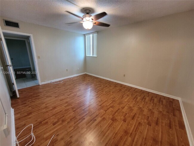Photo - 1800 N Lauderdale Ave Unidad 1210