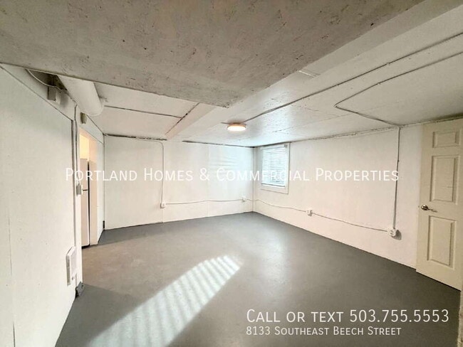 Photo - 8133 SE Beech Ave