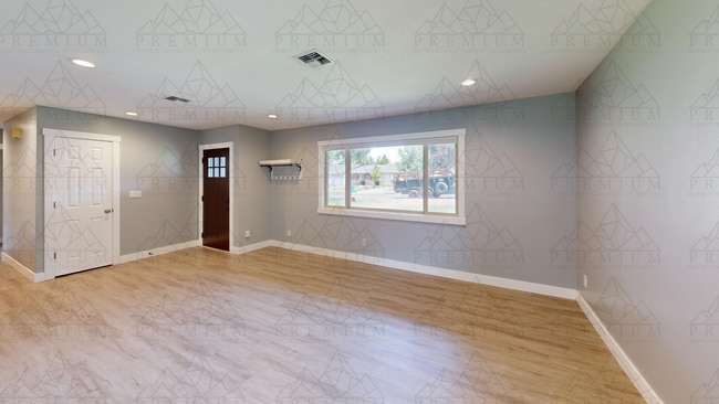 Photo - 3504 Royal Crest Dr E