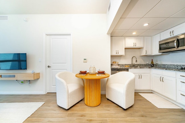 Photo - Edison Grand