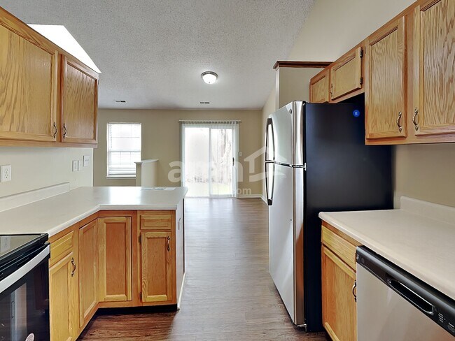 Photo - 525 Woodfield Cir