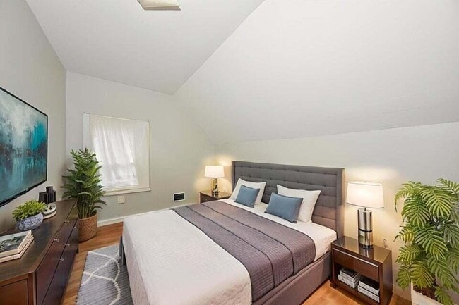 Photo - 2166 S 6th St