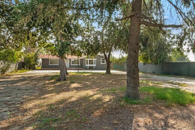 Building Photo - 8425 Redwood Ave