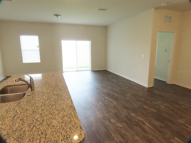 Photo - 3026 Nova Scotia Wy