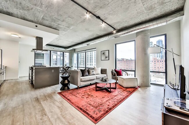 Building Photo - 419 E Ohio St