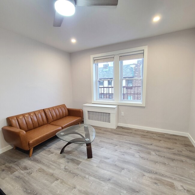 Sitting Area - 39 74th St Unit E3