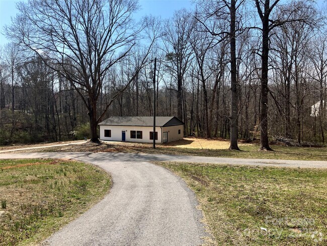 Building Photo - 2961 Beaty Rd Rental