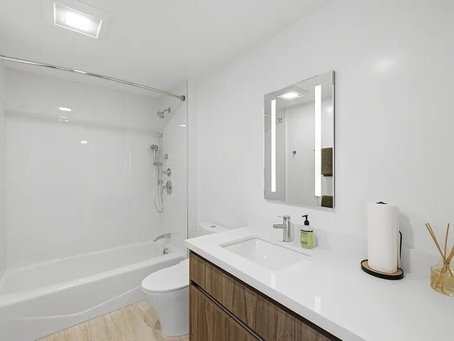 Photo - 1515 Liona St Unit 1515 Liona St #2012