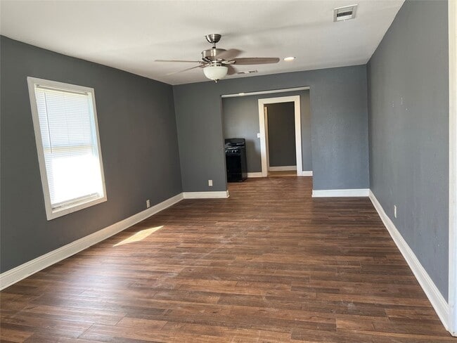 Photo - 2801 Ennis Ave